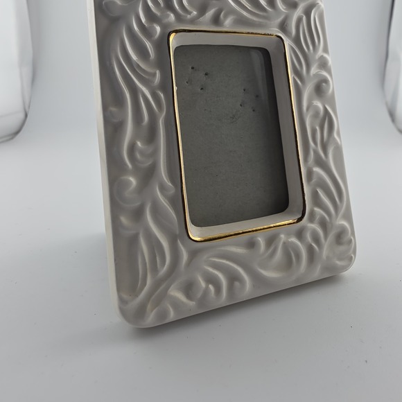 Lovely Limoges Photo‎ Frame 3" X 4" White With Gold Trim Free Standing - Picture 1 of 5